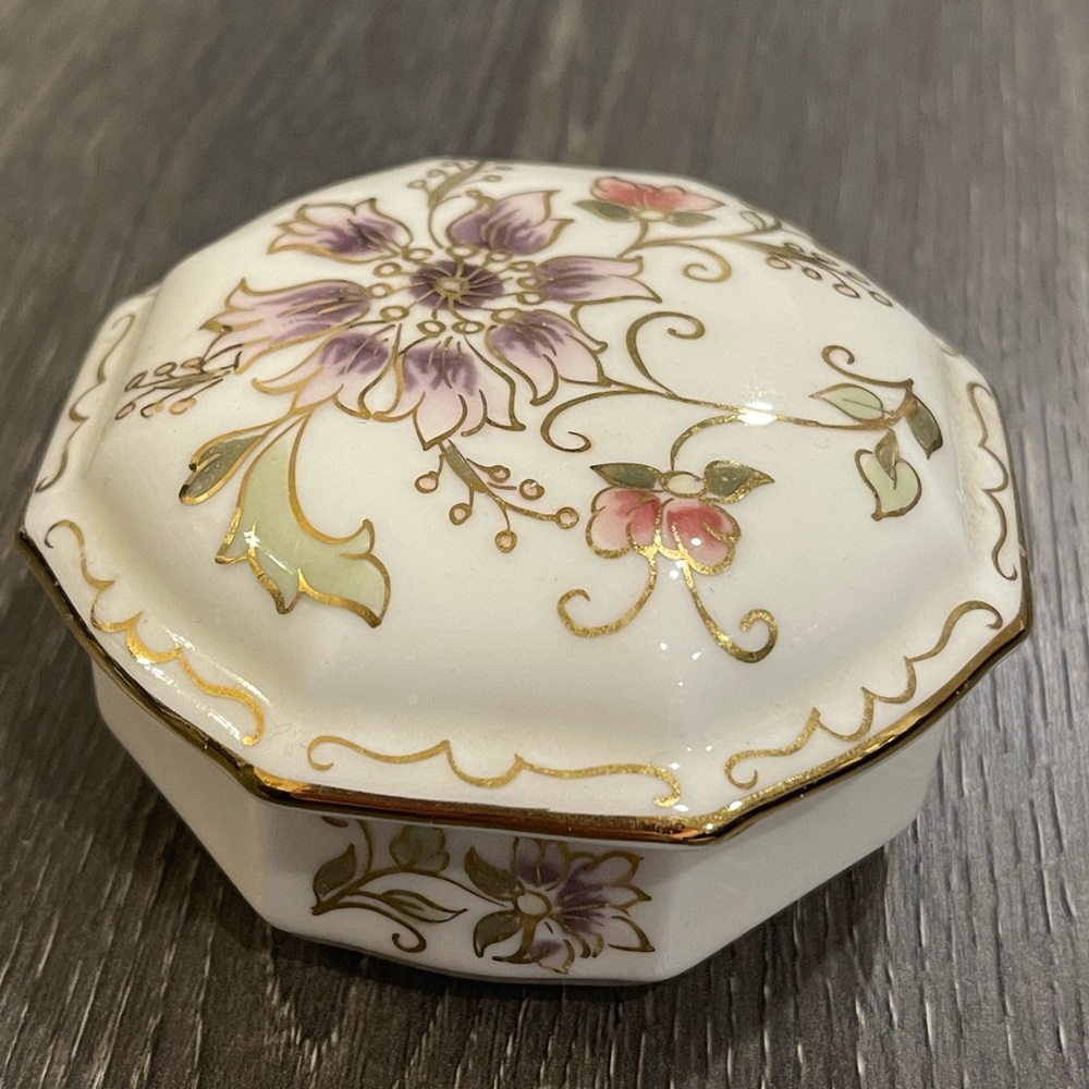 Small floral trinket box